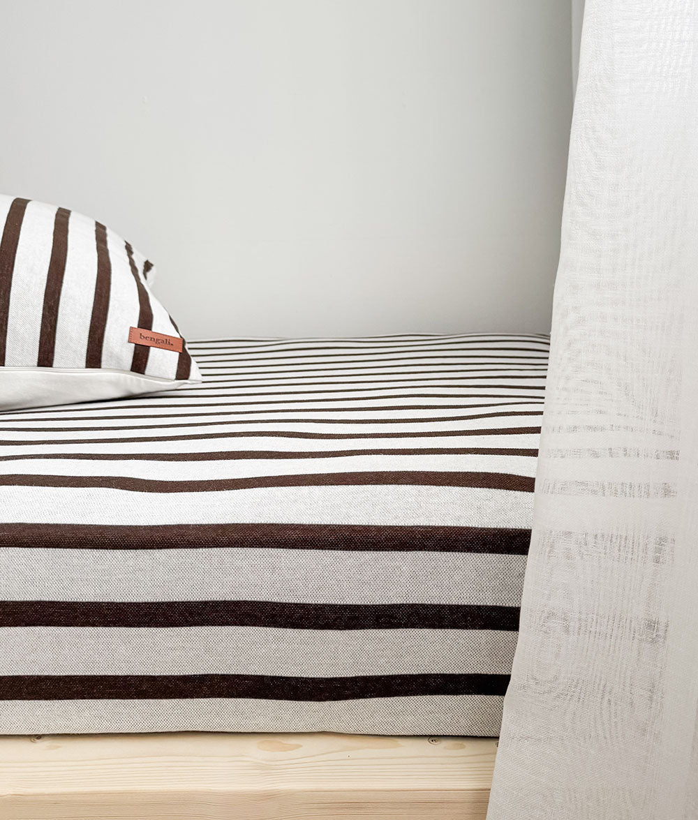 Close-up of the plain ivory reverse on the Sundown Stripe Euro pillowcase.